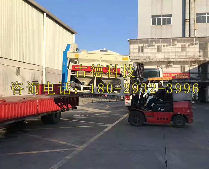 不銹鋼打砂機(jī)發(fā)往南海